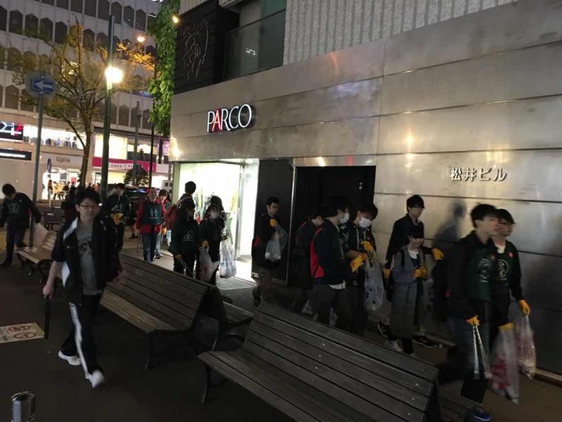 大人数でワイワイ夜そうじ！画像