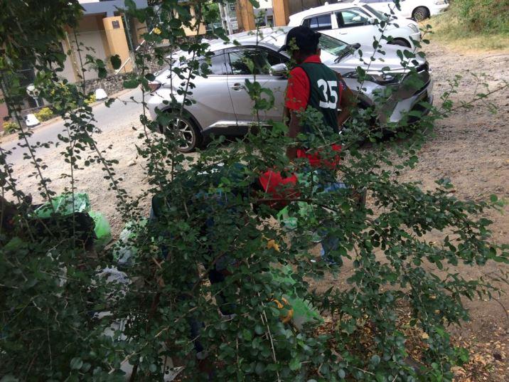 エレファント・ロック・ベースでのゴミ拾い活動画像