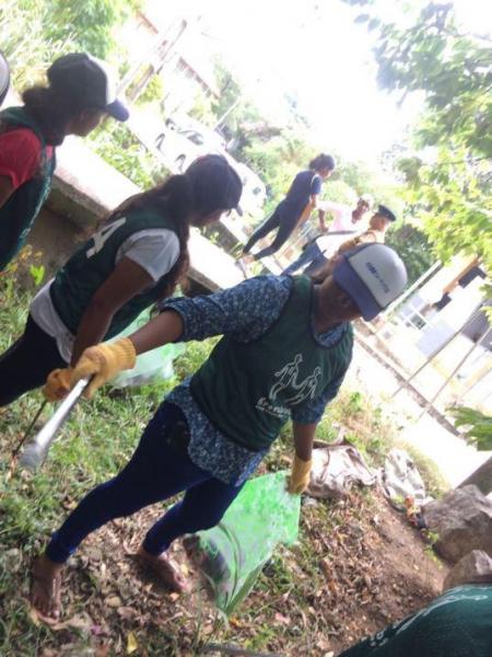 エレファント・ロック・ベースでのゴミ拾い活動画像