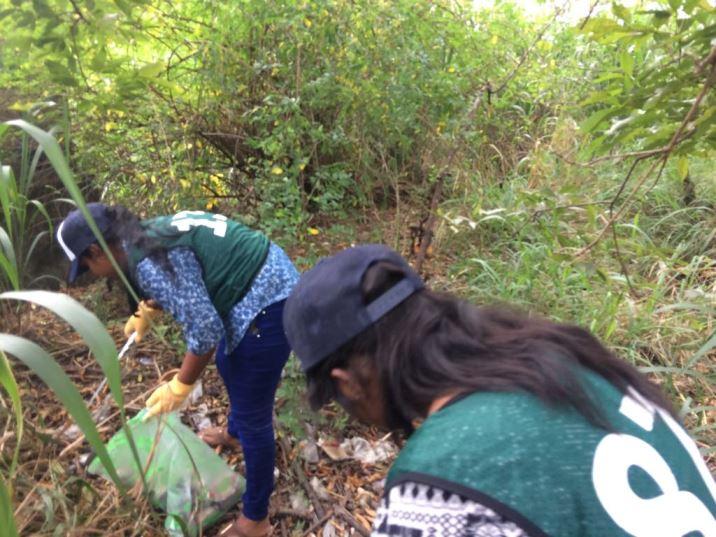 エレファント・ロック・ベースでのゴミ拾い活動画像