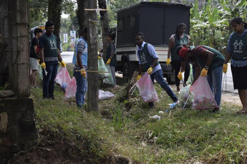 インターンシップ生とゴミ拾い楽しもう～画像