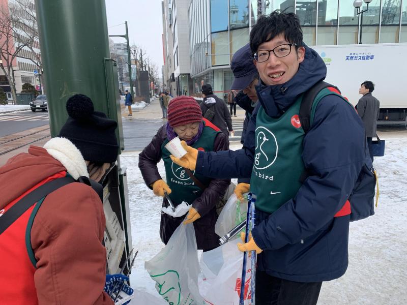 雪まつり前の寒さむおそうじ画像
