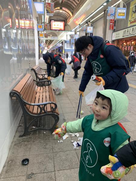 雪まつり前の寒さむおそうじ画像