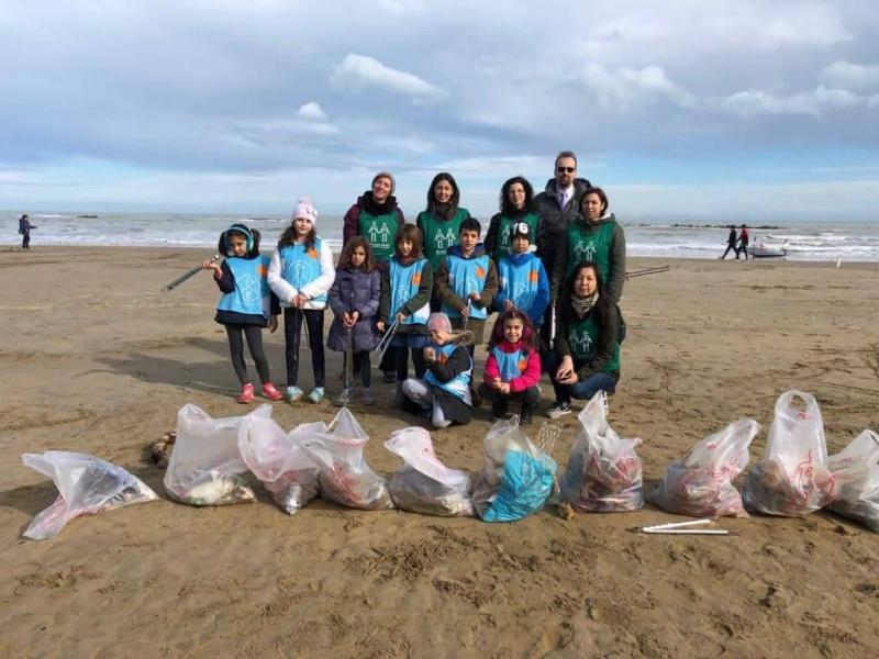 海でお掃除。画像