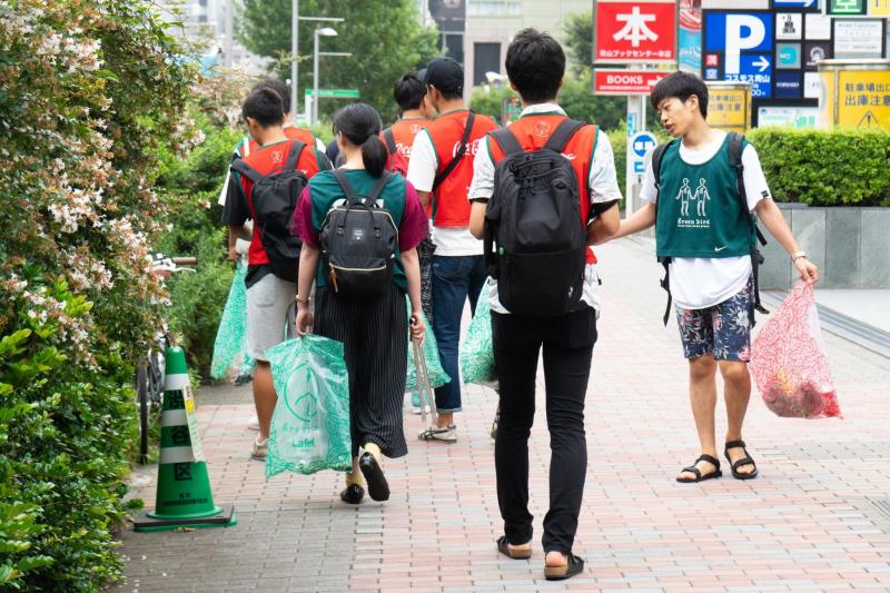 大学生だけじゃない！　朝から青学おそうじ！画像