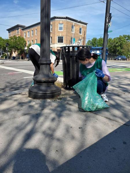 People in Porter Square - MBTA Clean up!画像