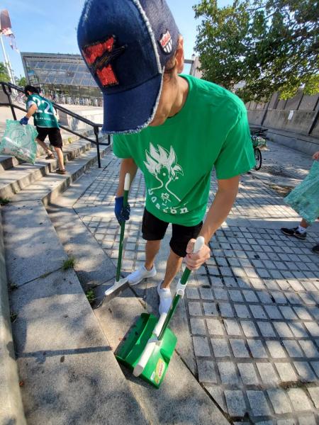 People in Porter Square - MBTA Clean up!画像