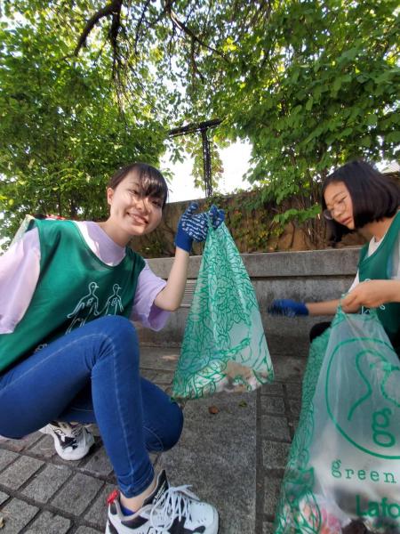 People in Porter Square - MBTA Clean up!画像