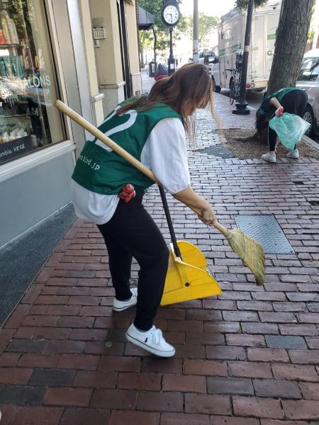 Summer's Almost Over, But Green Bird is Still Here!画像