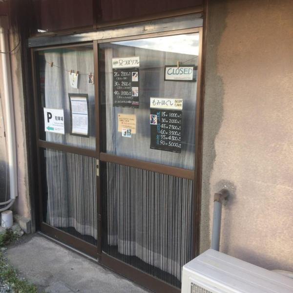 日差しが眩しい朝掃除画像