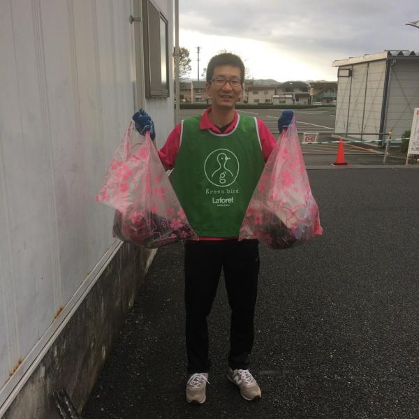 日差しが眩しい朝掃除画像