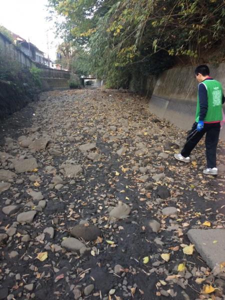 今日も川底掃除！画像