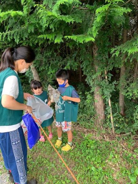 ブドウ畑とここ掘れワンワン画像