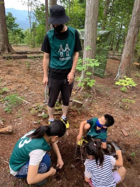 ブドウ畑とここ掘れワンワン画像