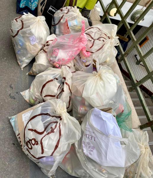 新トング&ゴミ袋がパリデビュー☆画像