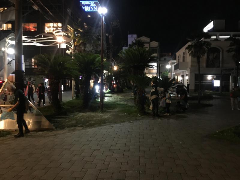 ゴミ拾いの秋画像