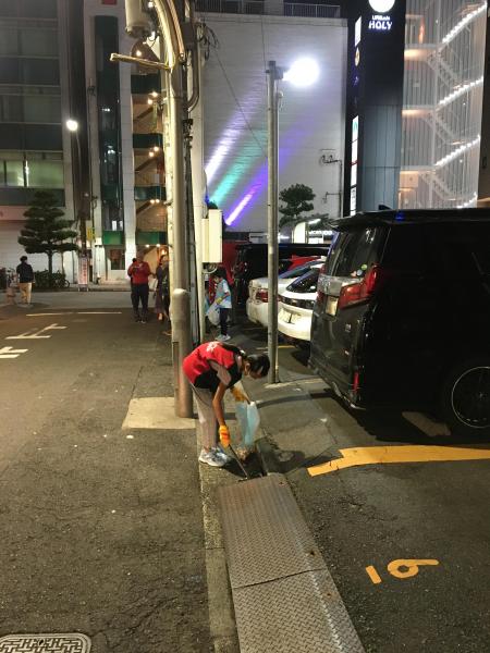 ゴミ拾いの秋画像