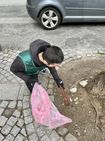 ゴミで溢れるパリ画像