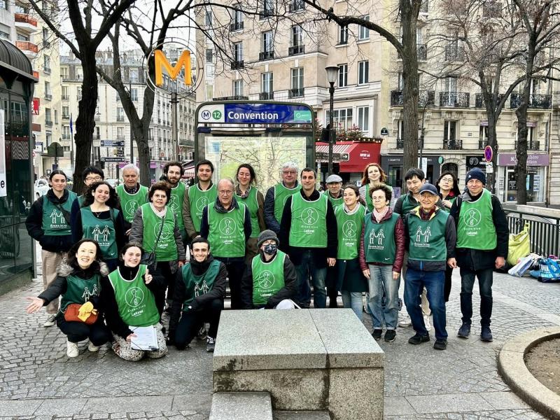 ゴミで溢れるパリ画像