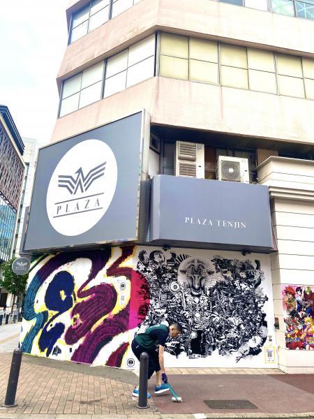 福岡天神　夏に向けて、いろんなものであふれてる天神の街☆朝そうじ画像