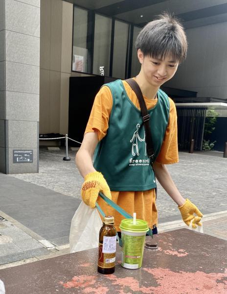 福岡天神　夏に向けて、いろんなものであふれてる天神の街☆朝そうじ画像