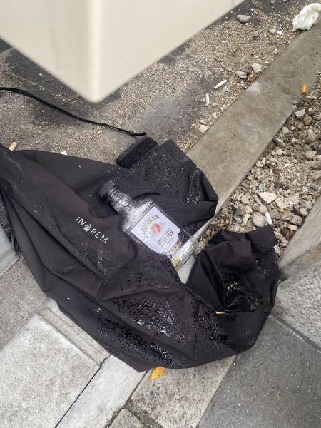 福岡天神　雨だったけど3人で頑張りました☆朝そうじ画像