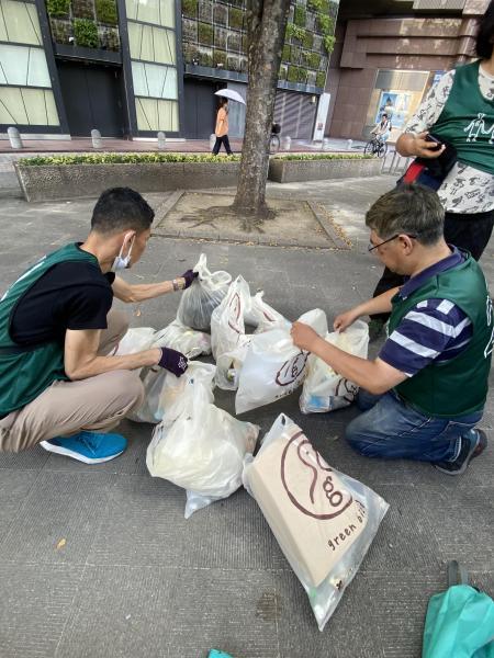 福岡天神　団体さんの参加があったよ⭐︎朝そうじ画像