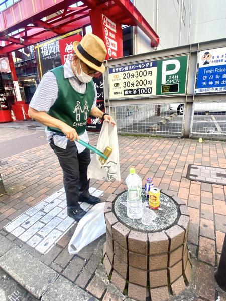 福岡天神　8月最後はニンジン拾ったよ☆朝そうじ画像