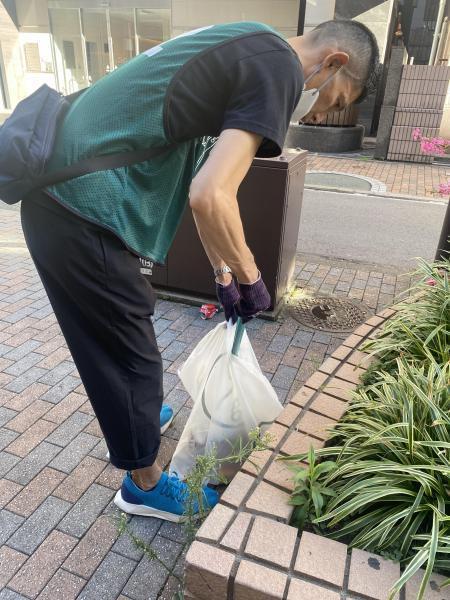 福岡天神　8月最後はニンジン拾ったよ☆朝そうじ画像