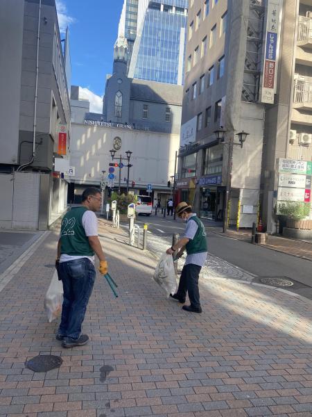 福岡天神　8月最後はニンジン拾ったよ☆朝そうじ画像