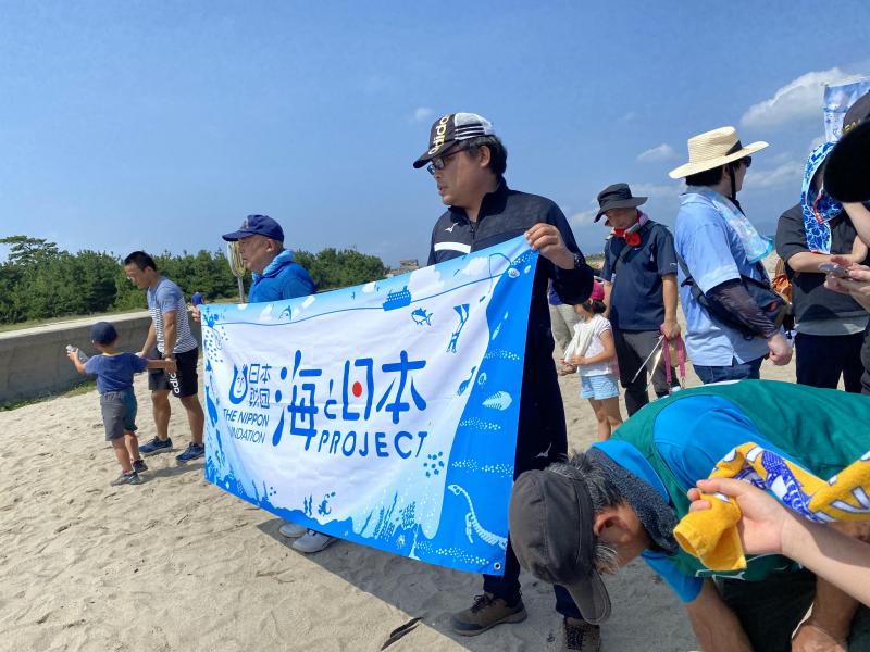 海ごみ清掃でお宝探し画像