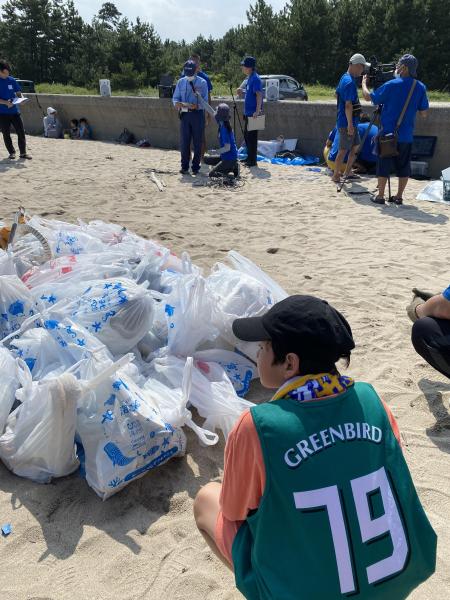海ごみ清掃でお宝探し画像