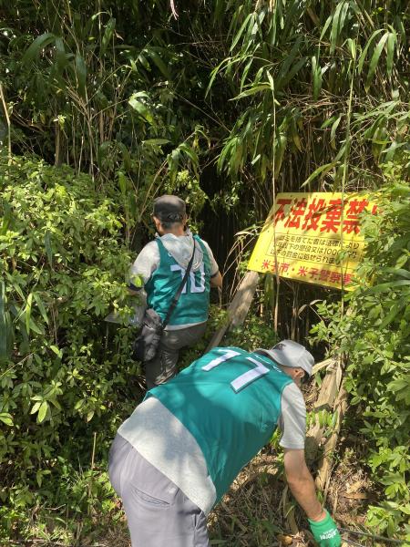 彫刻ロード川沿いおそうじ画像