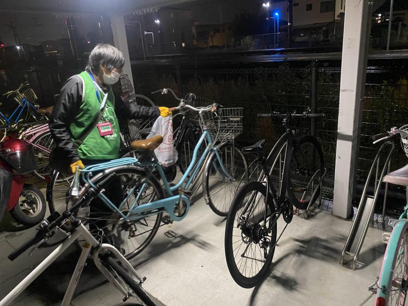 雨の日は駐輪場そうじ！画像