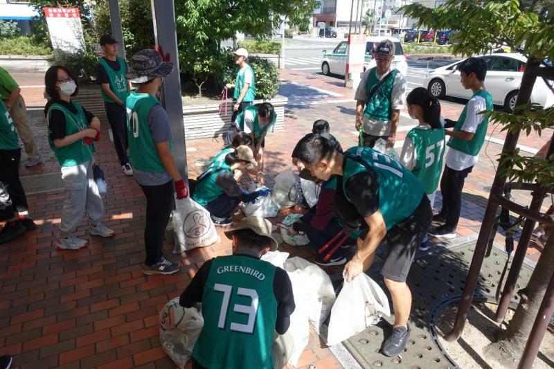 大牟田チーム大牟田駅前お掃除画像