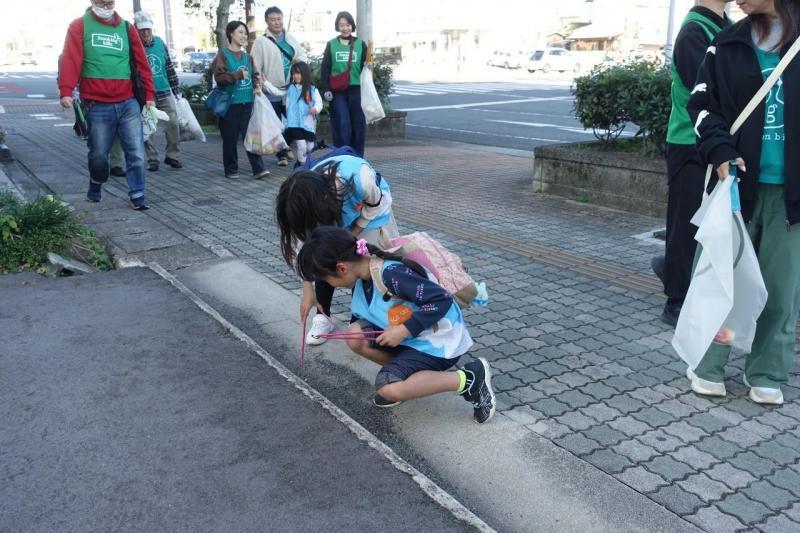 大牟田チーム大牟田駅前お掃除画像