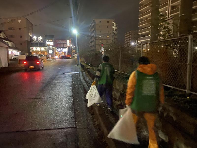 雨でもお掃除しますよー画像