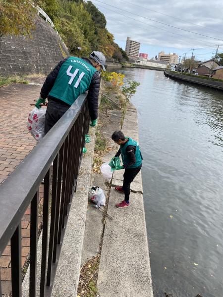 彫刻ロード川沿いおそうじ画像