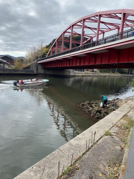 彫刻ロード川沿いおそうじ画像