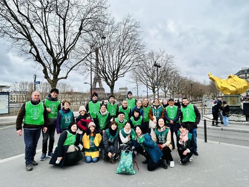 事務局からBienvenus!（フランス語で「ようこそ！」）画像