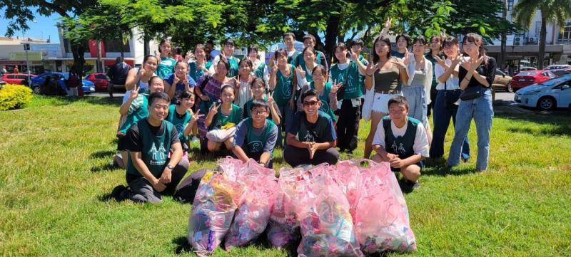 第44回フィジーチームゴミ拾い活動画像