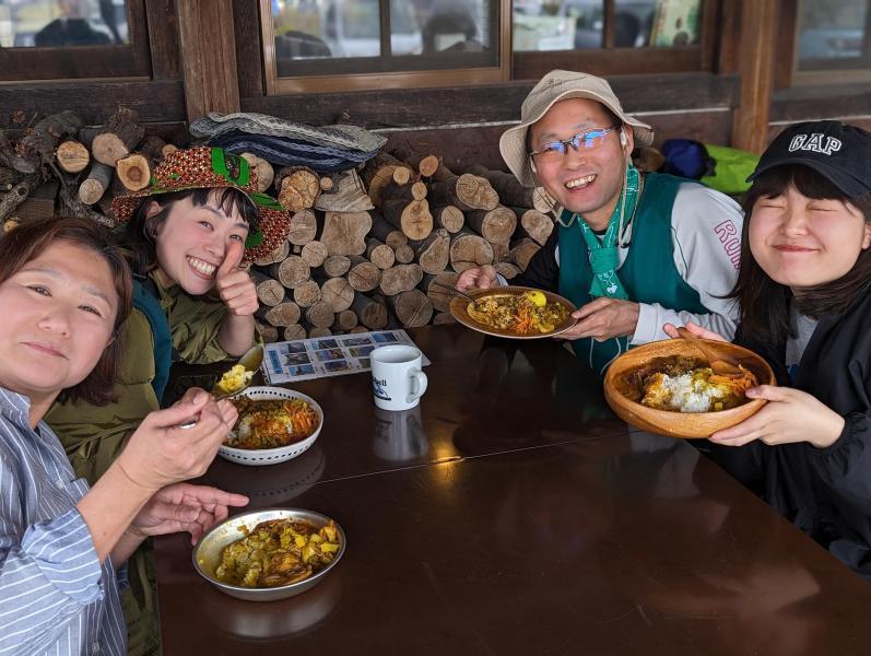 カヌーのあとはカレーとチャイ画像