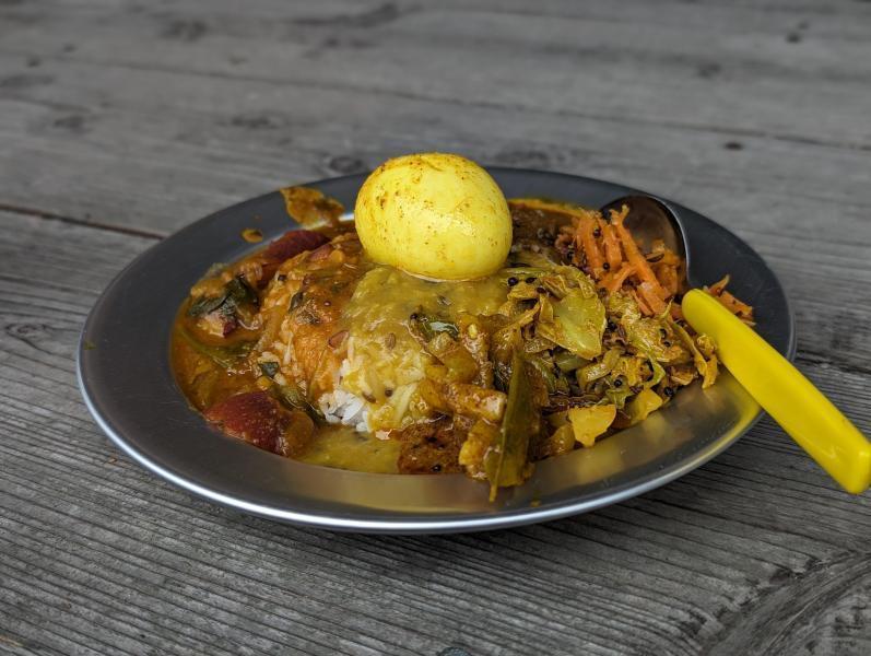 カヌーのあとはカレーとチャイ画像