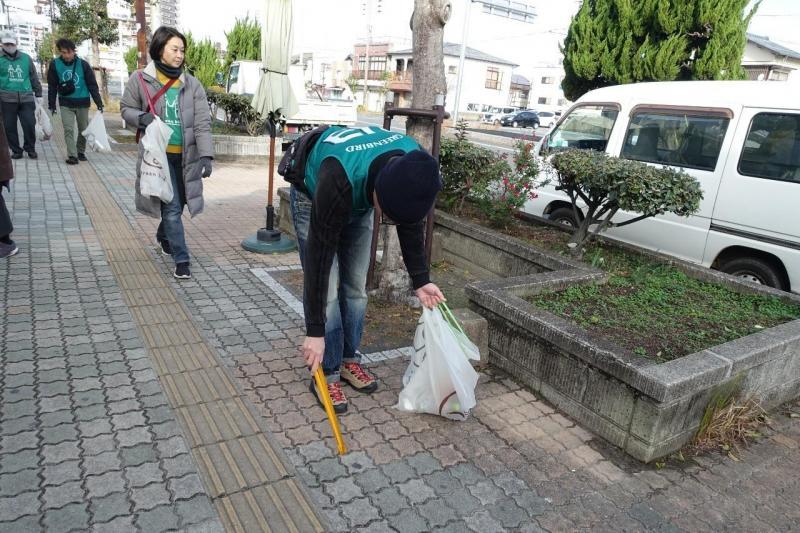 大牟田チーム大牟田駅前お掃除画像