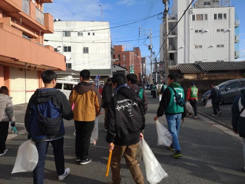 大牟田チーム大牟田駅前お掃除画像