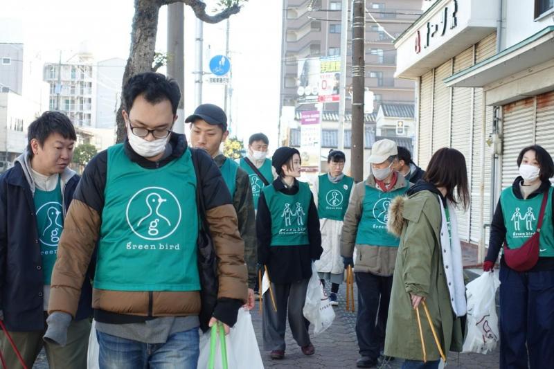 大牟田チーム大牟田駅前お掃除画像