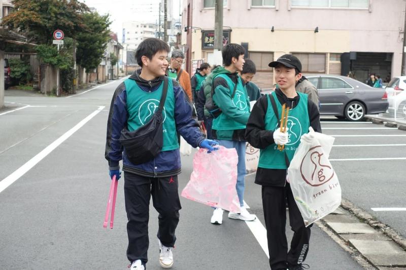 大牟田チーム大牟田駅前お掃除画像