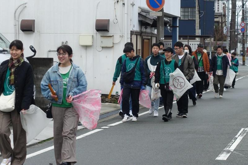 大牟田チーム大牟田駅前お掃除画像