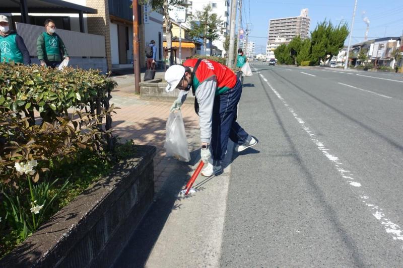 大牟田チーム大牟田駅前お掃除画像