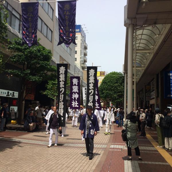 東風吹かば 青葉まつりで おそうじだ画像